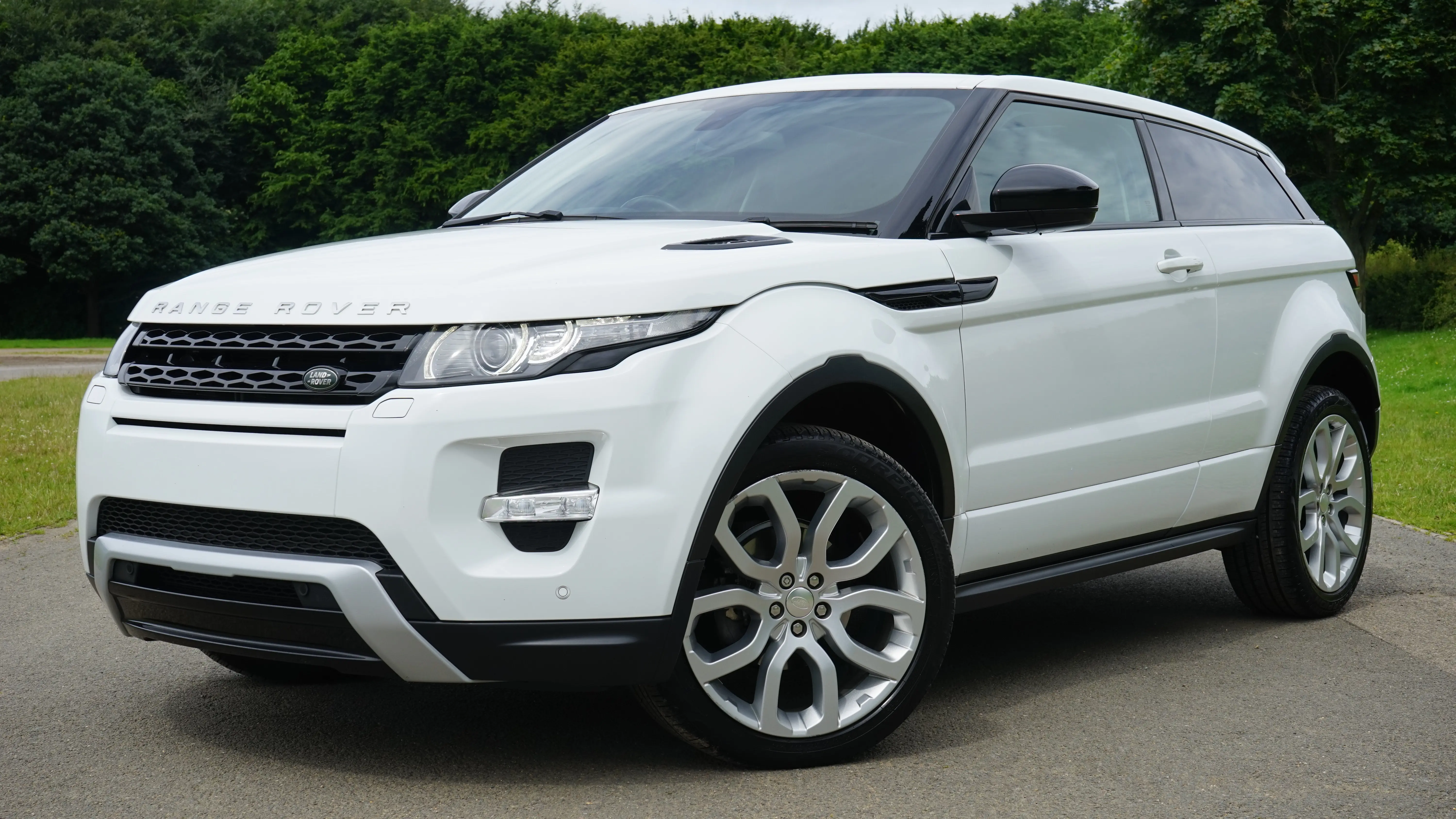 white-land-rover-range-rover-suv-on-road white-land-rover-range